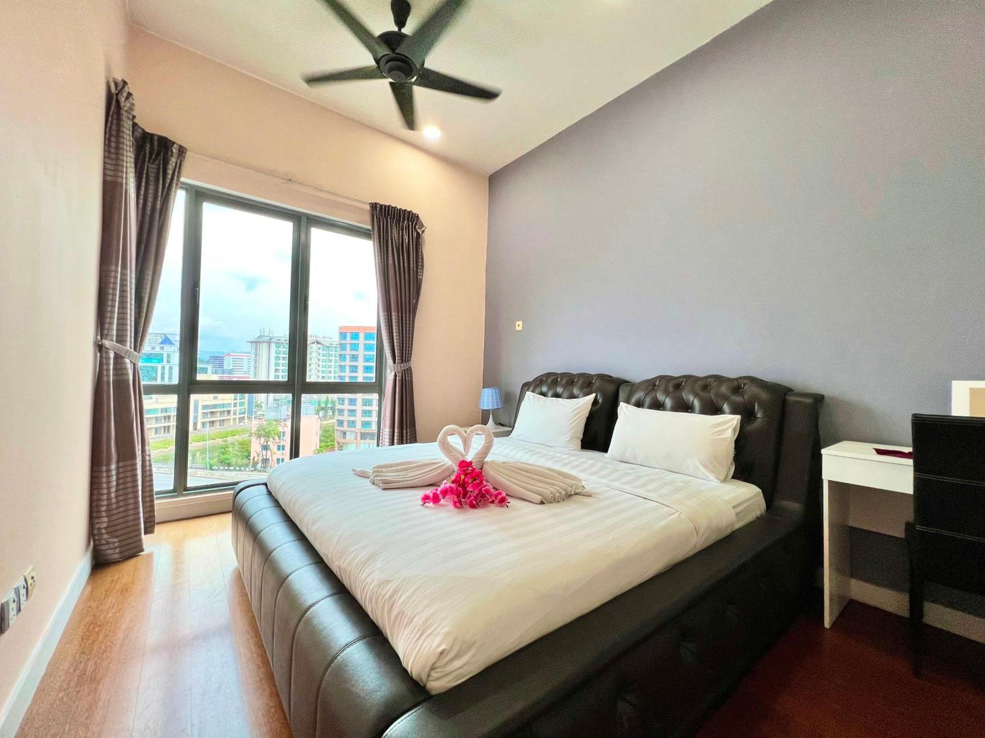 Capital O 90987 The Loft Residences Homestay @ Imago Shopping Mall 2 Kampong Sembulan ภายนอก รูปภาพ