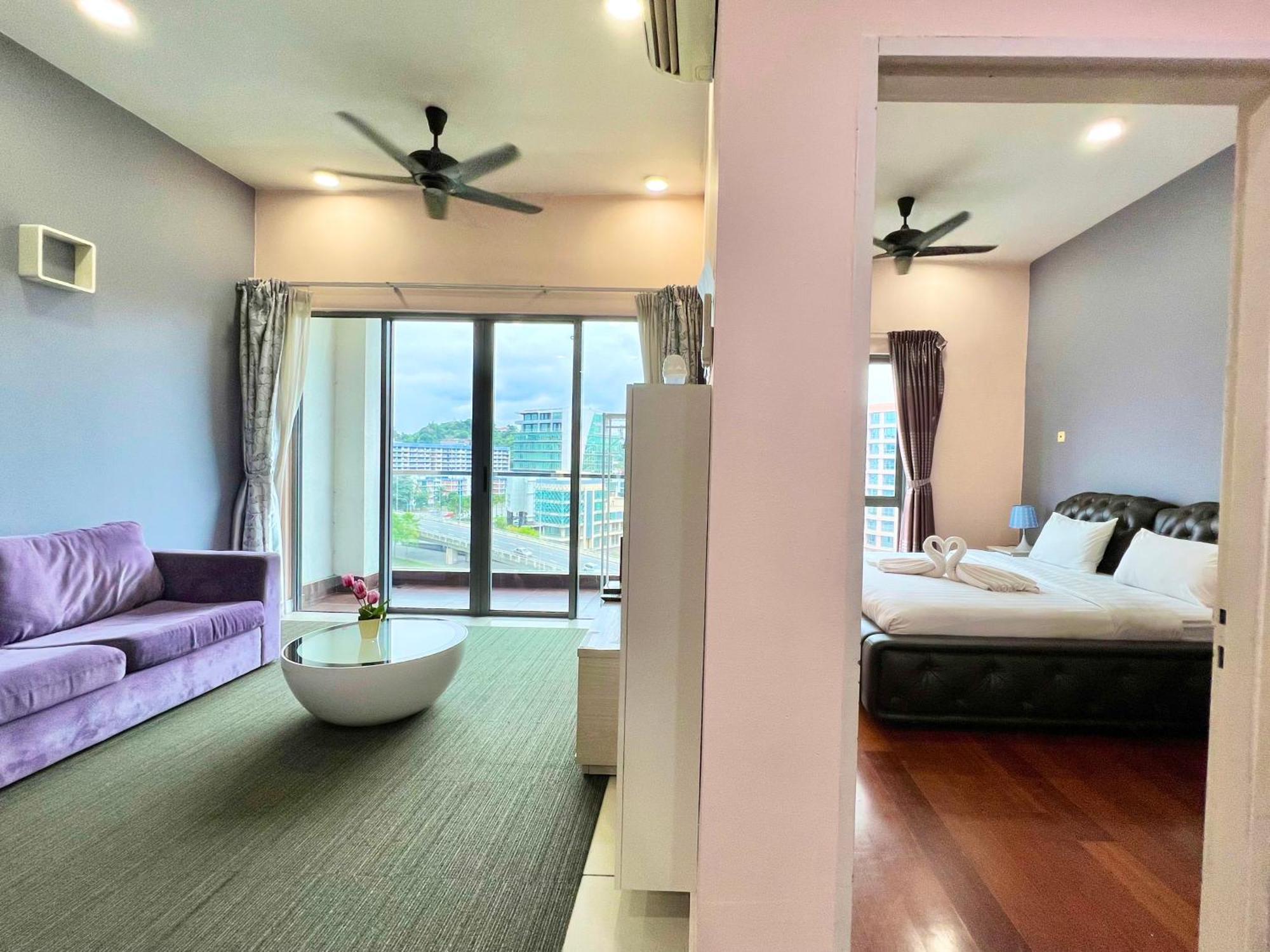 Capital O 90987 The Loft Residences Homestay @ Imago Shopping Mall 2 Kampong Sembulan ภายนอก รูปภาพ