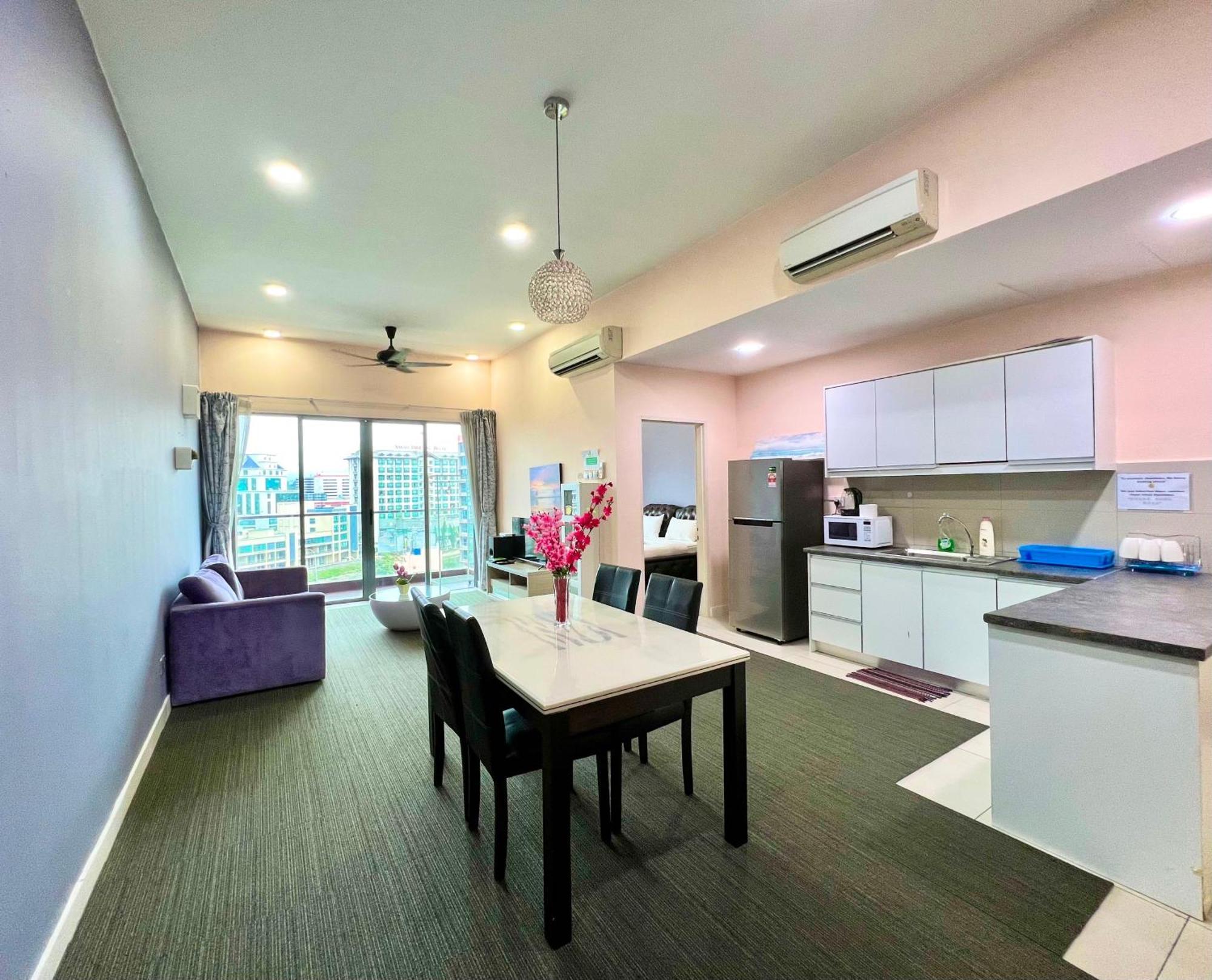 Capital O 90987 The Loft Residences Homestay @ Imago Shopping Mall 2 Kampong Sembulan ภายนอก รูปภาพ