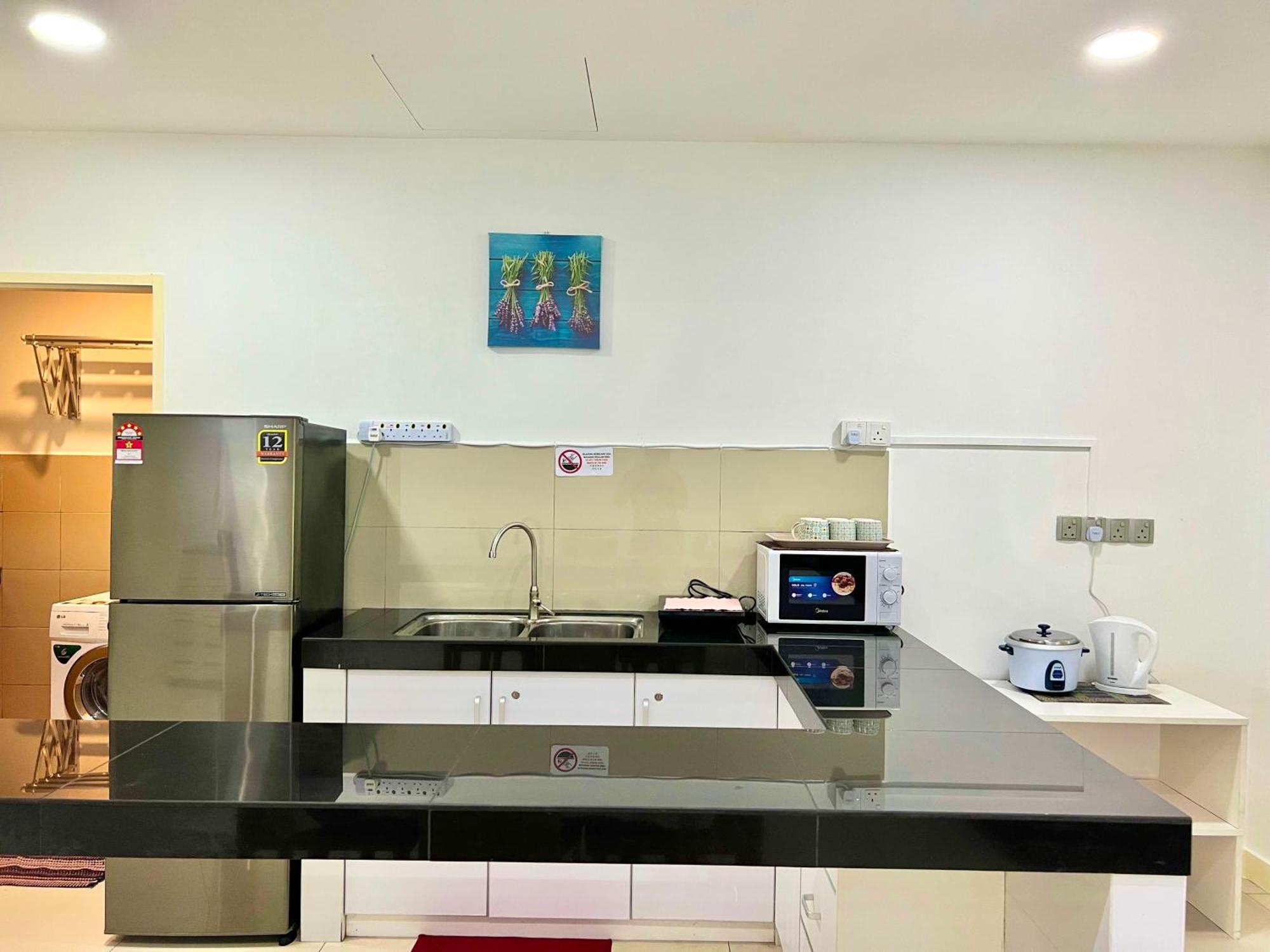 Capital O 90987 The Loft Residences Homestay @ Imago Shopping Mall 2 Kampong Sembulan ภายนอก รูปภาพ