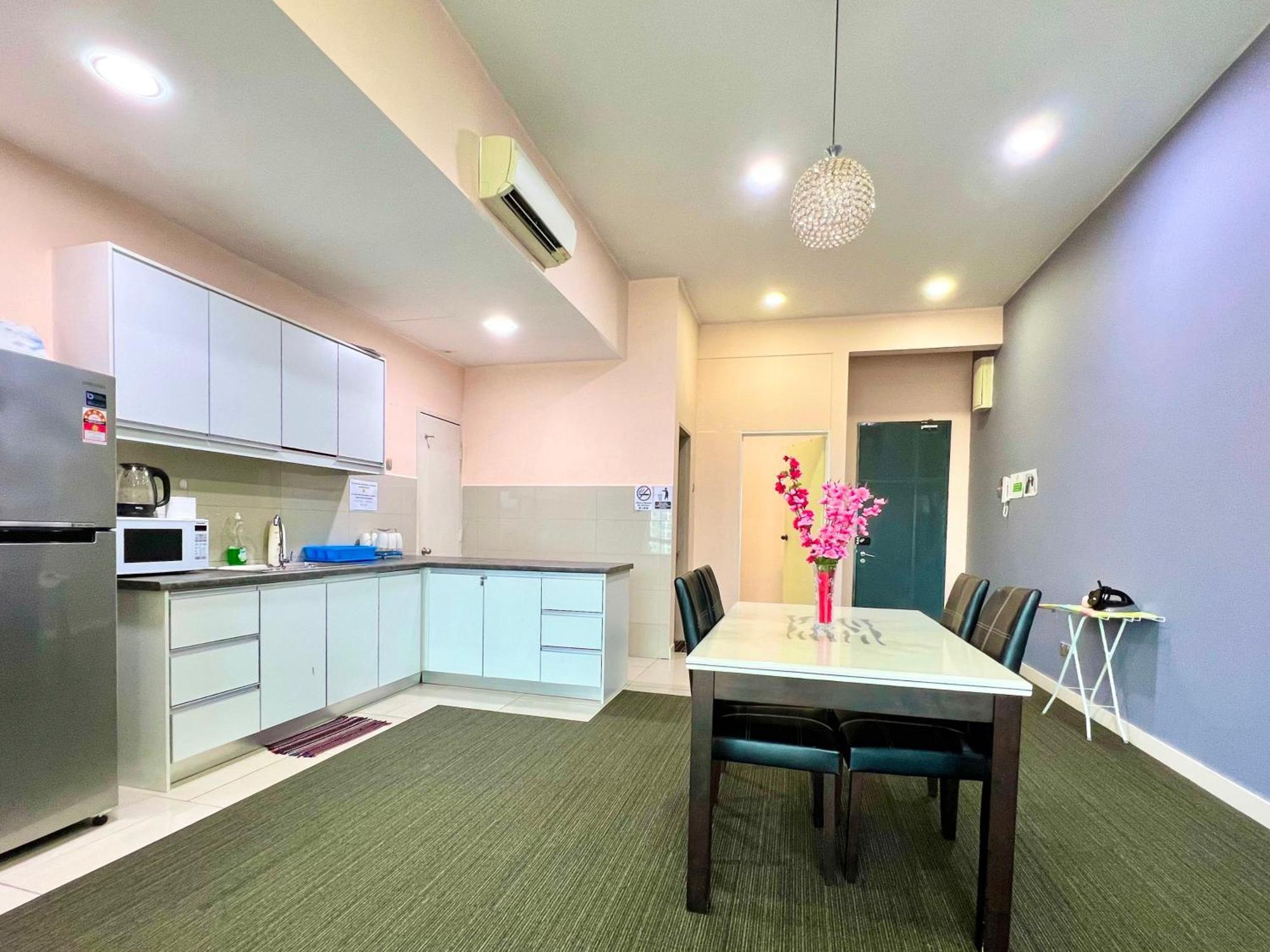 Capital O 90987 The Loft Residences Homestay @ Imago Shopping Mall 2 Kampong Sembulan ภายนอก รูปภาพ