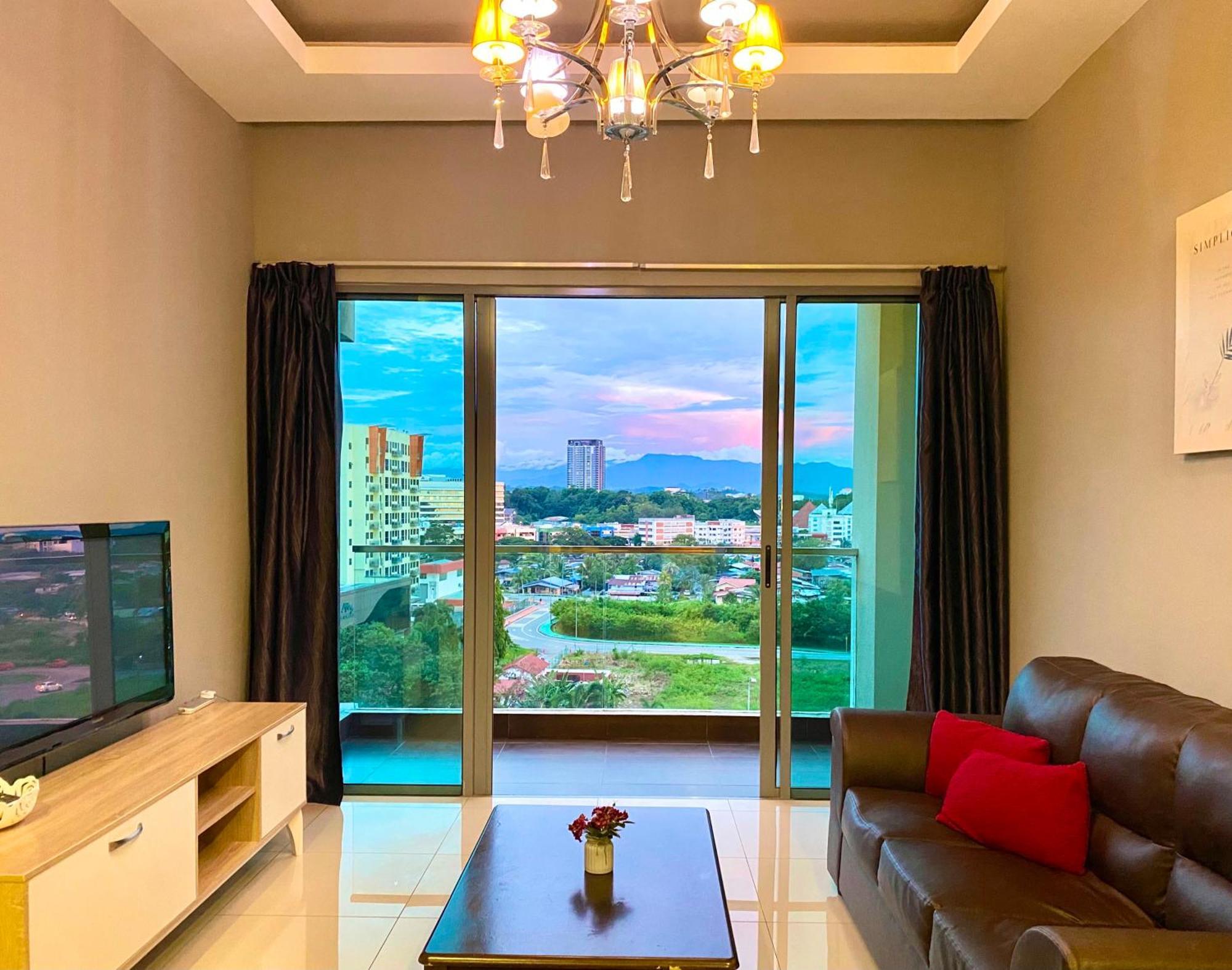 Capital O 90987 The Loft Residences Homestay @ Imago Shopping Mall 2 Kampong Sembulan ภายนอก รูปภาพ